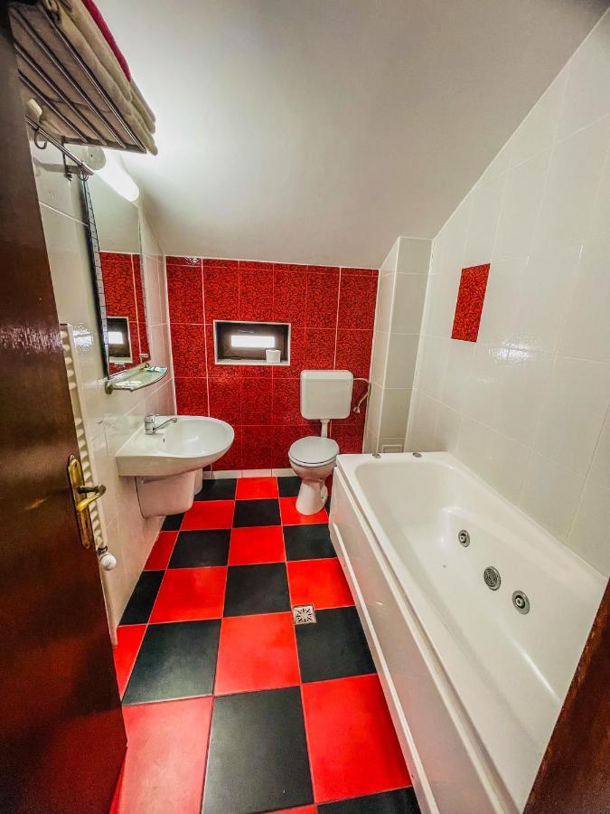 Vila Orange Hotel Năvodari Екстериор снимка