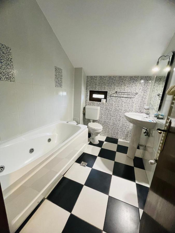 Vila Orange Hotel Năvodari Екстериор снимка