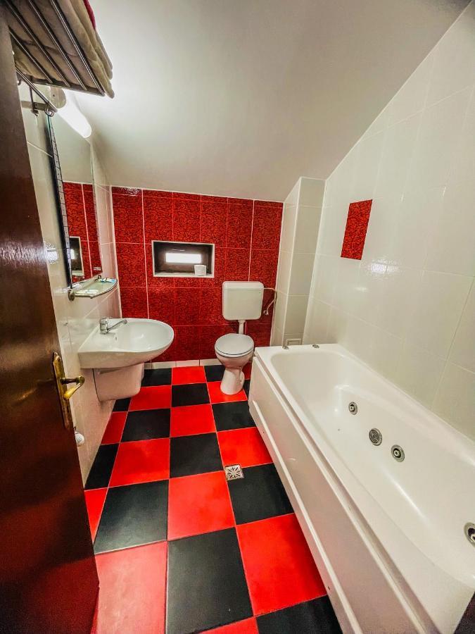 Vila Orange Hotel Năvodari Екстериор снимка